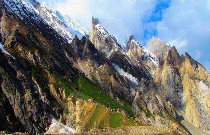 Trekking in Hunza Valley North Pakistan
